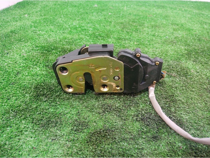 Recambio de cerradura puerta trasera derecha para kia carens 2.0 turbodiesel cat referencia OEM IAM   