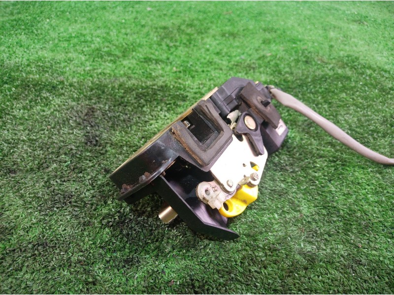 Recambio de cerradura puerta trasera derecha para kia carens 2.0 turbodiesel cat referencia OEM IAM   