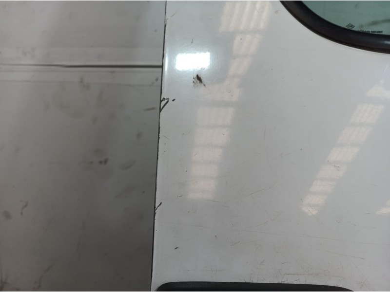 Recambio de puerta delantera derecha para renault master ii phase 2 caja cerrada 2.5 diesel referencia OEM IAM   