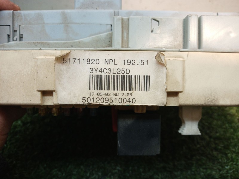 Recambio de caja reles / fusibles para fiat stilo (192) 1.9 jtd cat referencia OEM IAM   