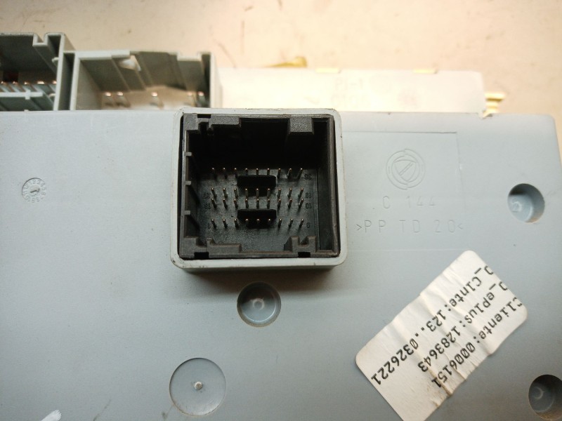 Recambio de caja reles / fusibles para fiat stilo (192) 1.9 jtd cat referencia OEM IAM   