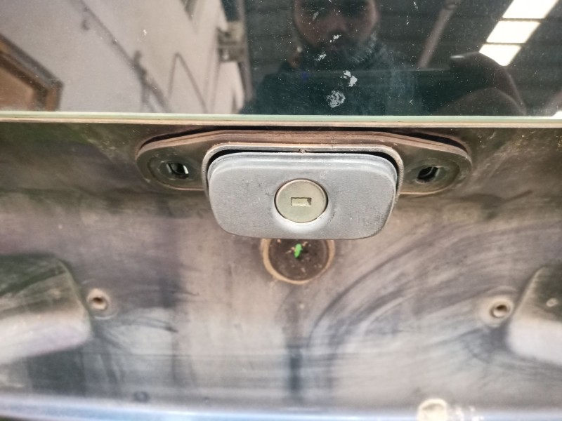 Recambio de porton trasero para volvo v40 familiar 1.9 d+ (85kw) referencia OEM IAM   