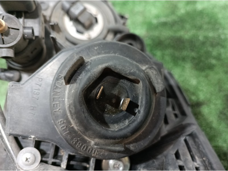 Recambio de faro derecho para mazda 5 berl. (cr) 2.0 active+ referencia OEM IAM P7703 P7703 11798