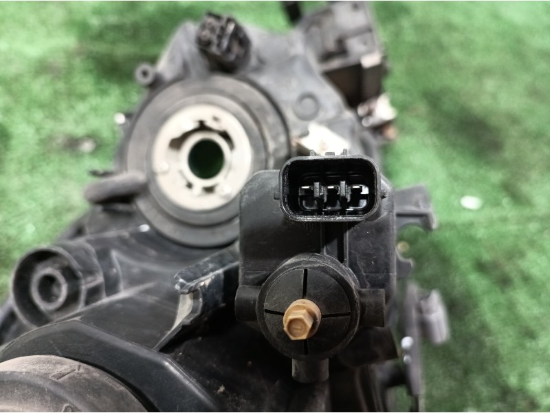 Recambio de faro izquierdo para mazda 5 berl. (cr) 2.0 active+ referencia OEM IAM P7703 P7703 11798