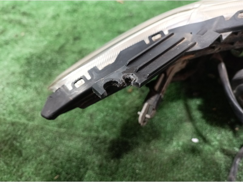 Recambio de faro izquierdo para mazda 5 berl. (cr) 2.0 active+ referencia OEM IAM P7703 P7703 11798