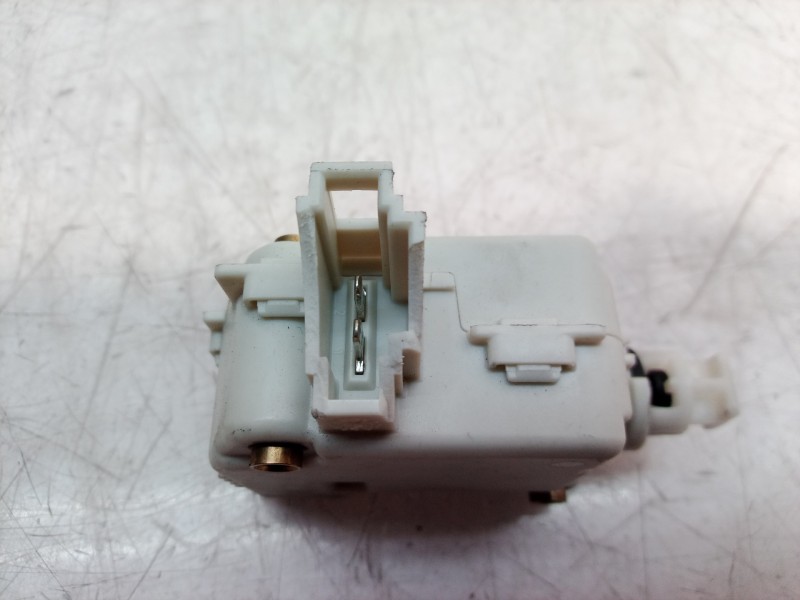 Recambio de motor cierre centralizado porton para volkswagen polo (9n3) advance referencia OEM IAM 86113112 86113112 86113112