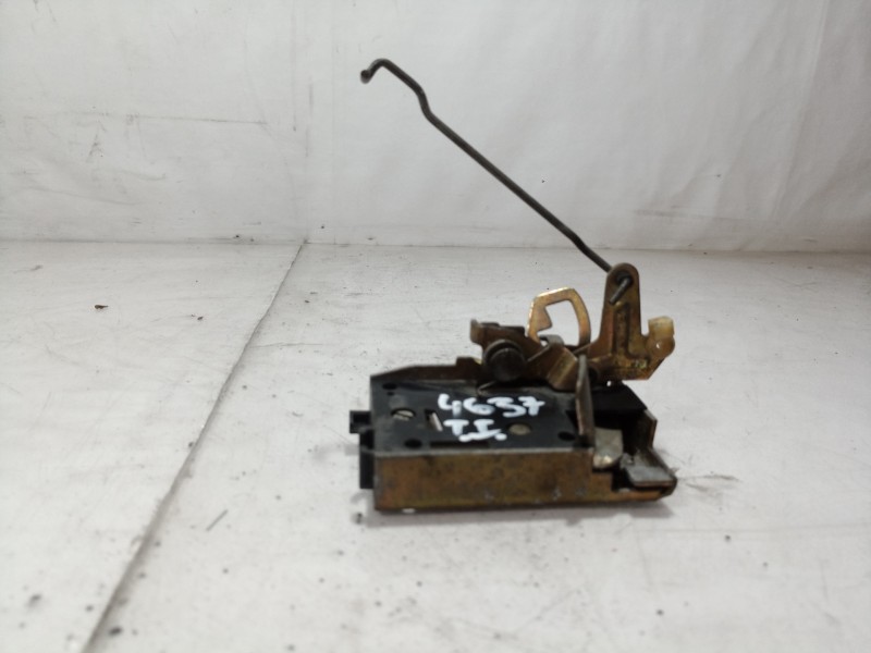 Recambio de cerradura puerta trasera izquierda para peugeot 205 berlina 1.1 mito referencia OEM IAM   