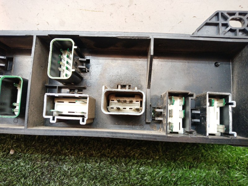 Recambio de caja reles / fusibles para chrysler voyager (gs) 2.5 td family referencia OEM IAM 04707893AB 04707893AB 04707893