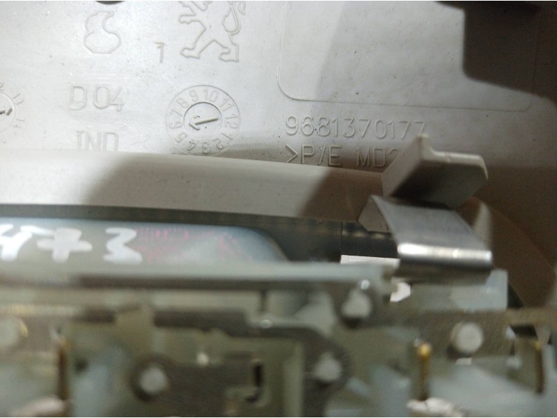 Recambio de luz interior para peugeot 5008 active referencia OEM IAM 9681370177 9681370177 9681370177