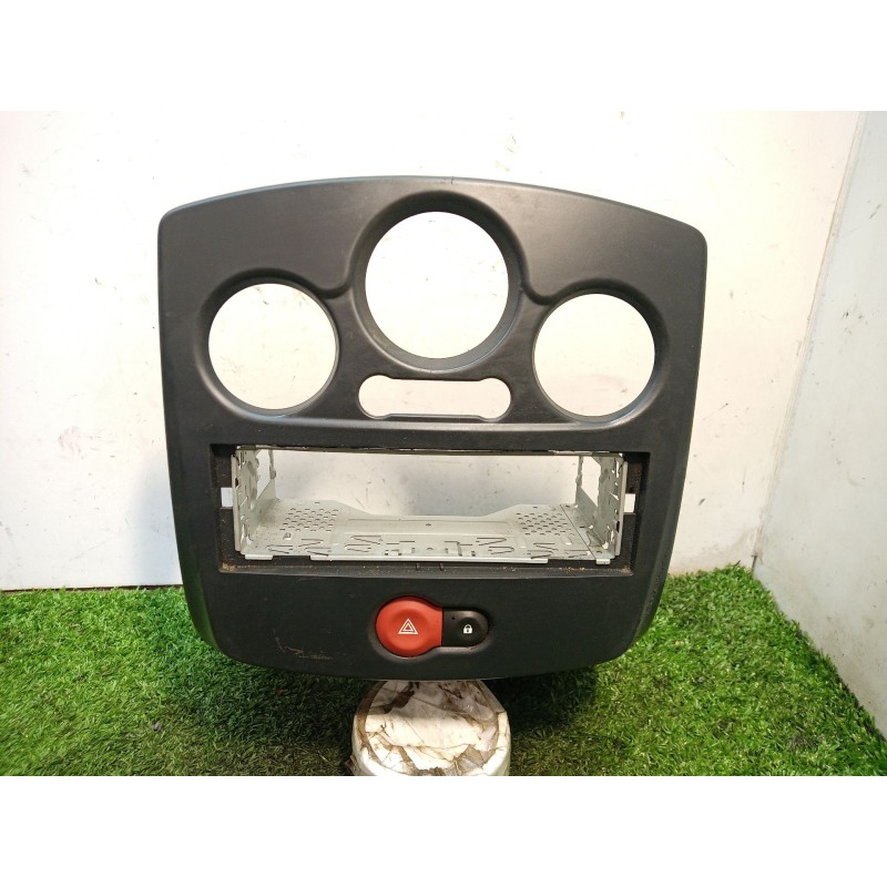 Recambio de moldura consola central delantera para renault clio iii 1.2 16v referencia OEM IAM 210850010084 88300001 88300000