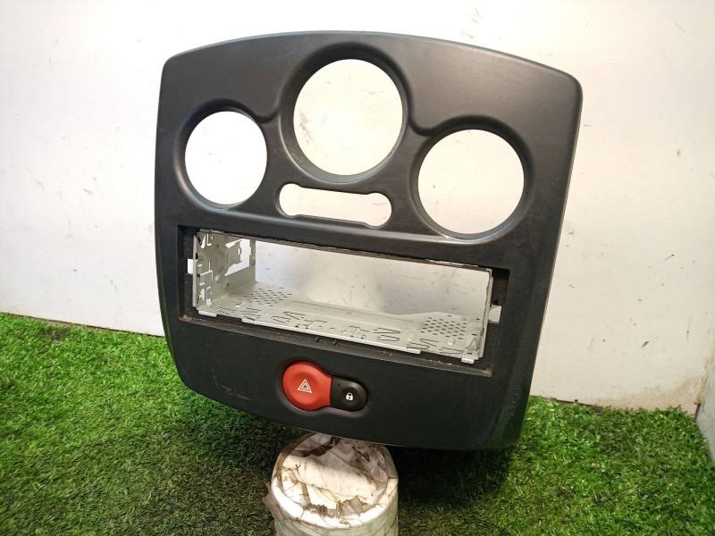 Recambio de moldura consola central delantera para renault clio iii 1.2 16v referencia OEM IAM 210850010084 88300001 88300000