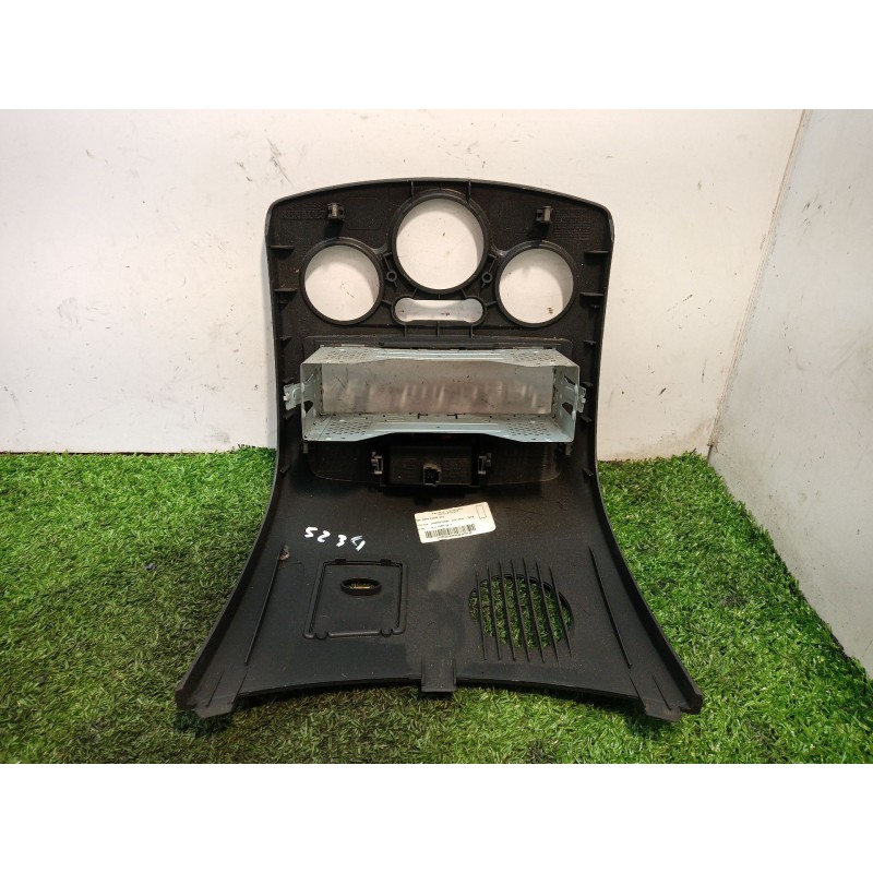 Recambio de moldura consola central delantera para renault clio iii 1.2 16v referencia OEM IAM 210850010084 88300001 88300000