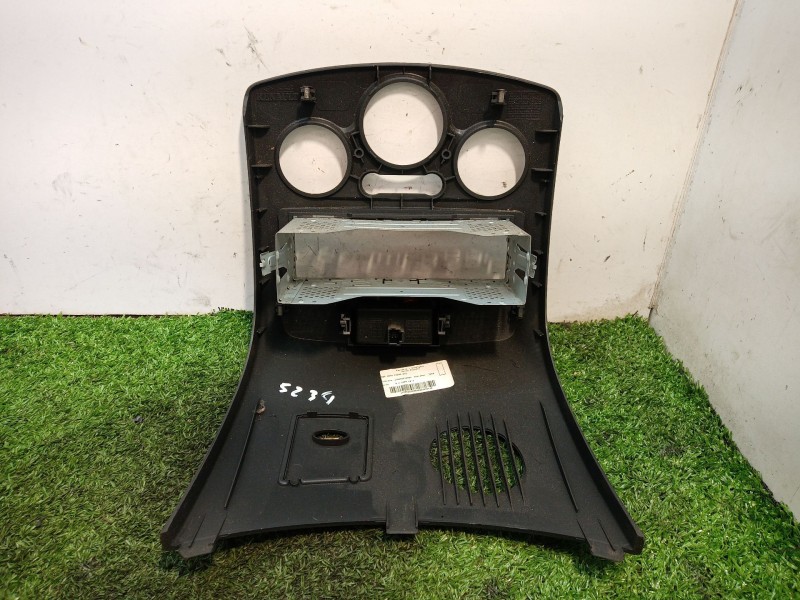 Recambio de moldura consola central delantera para renault clio iii 1.2 16v referencia OEM IAM 210850010084 88300001 88300000