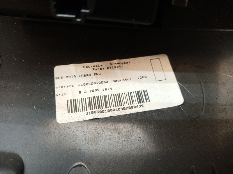 Recambio de moldura consola central delantera para renault clio iii 1.2 16v referencia OEM IAM 210850010084 88300001 88300000