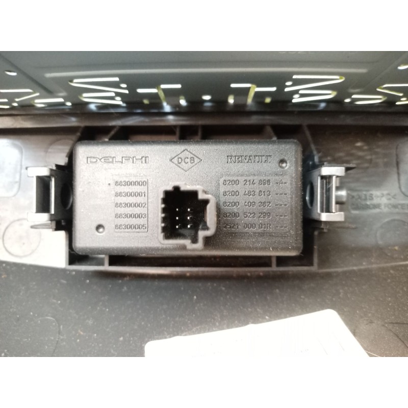 Recambio de moldura consola central delantera para renault clio iii 1.2 16v referencia OEM IAM 210850010084 88300001 88300000