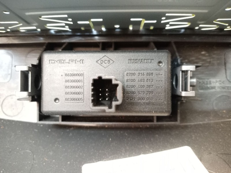 Recambio de moldura consola central delantera para renault clio iii 1.2 16v referencia OEM IAM 210850010084 88300001 88300000