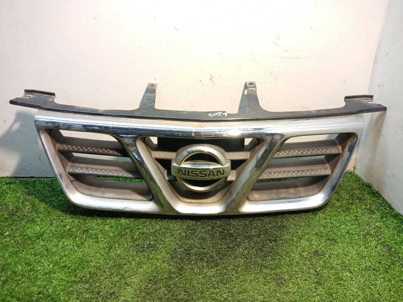 Recambio de rejilla delantera para nissan x-trail (t30) comfort referencia OEM IAM 623108H700 623108H700 623108H700