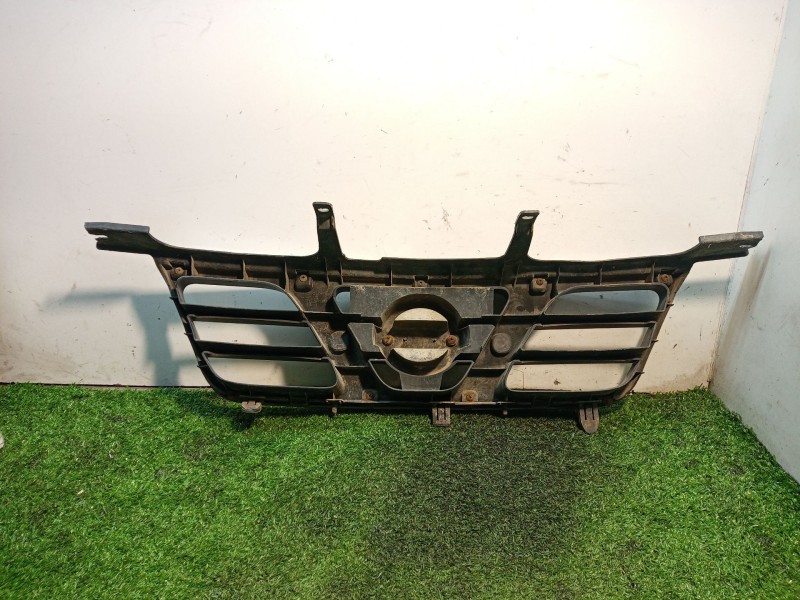 Recambio de rejilla delantera para nissan x-trail (t30) comfort referencia OEM IAM 623108H700 623108H700 623108H700