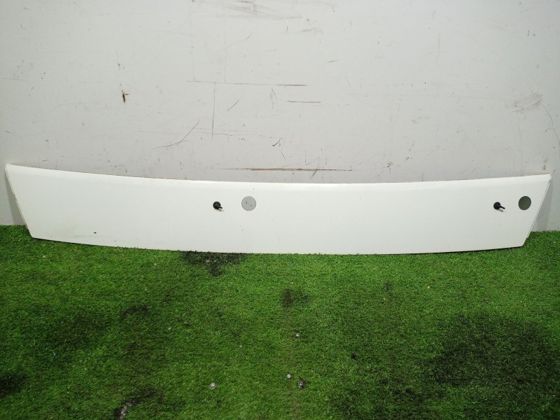 Recambio de moldura para nissan cabstar 09.06 2.5 diesel referencia OEM IAM 61870MB 61870MB 61870