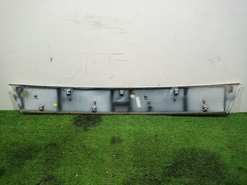 Recambio de moldura para nissan cabstar 09.06 2.5 diesel referencia OEM IAM 61870MB 61870MB 61870