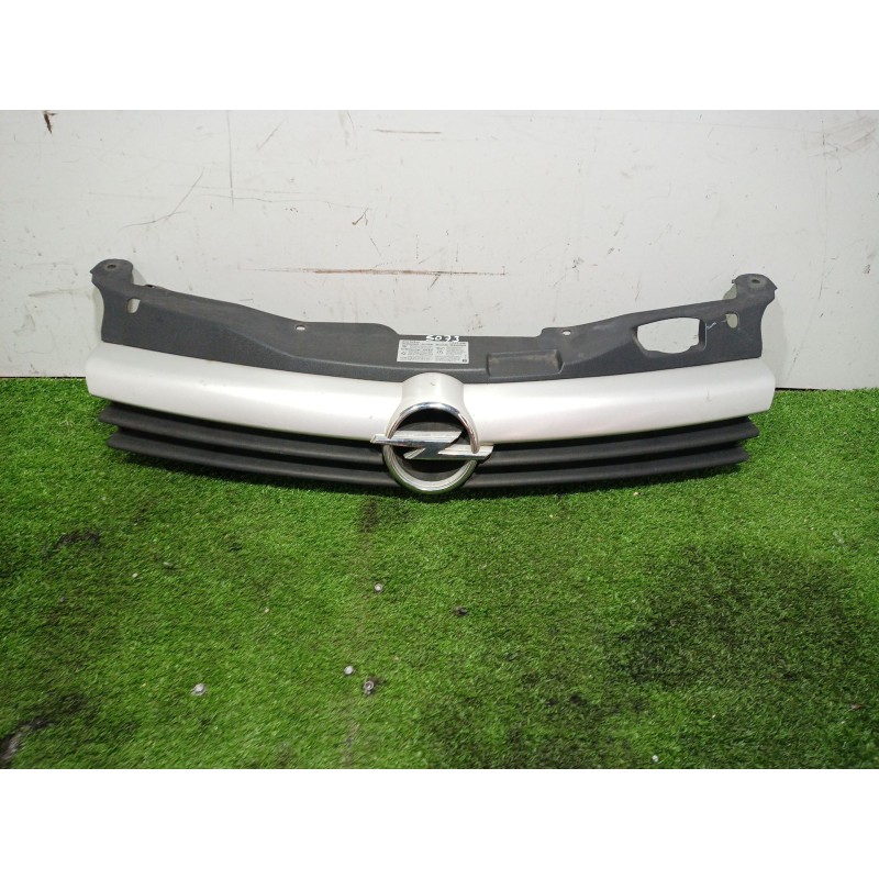 Recambio de rejilla delantera para opel astra h berlina elegance referencia OEM IAM 9559963396343699 13135487 13108463