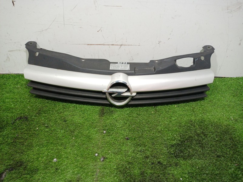 Recambio de rejilla delantera para opel astra h berlina elegance referencia OEM IAM 9559963396343699 13135487 13108463