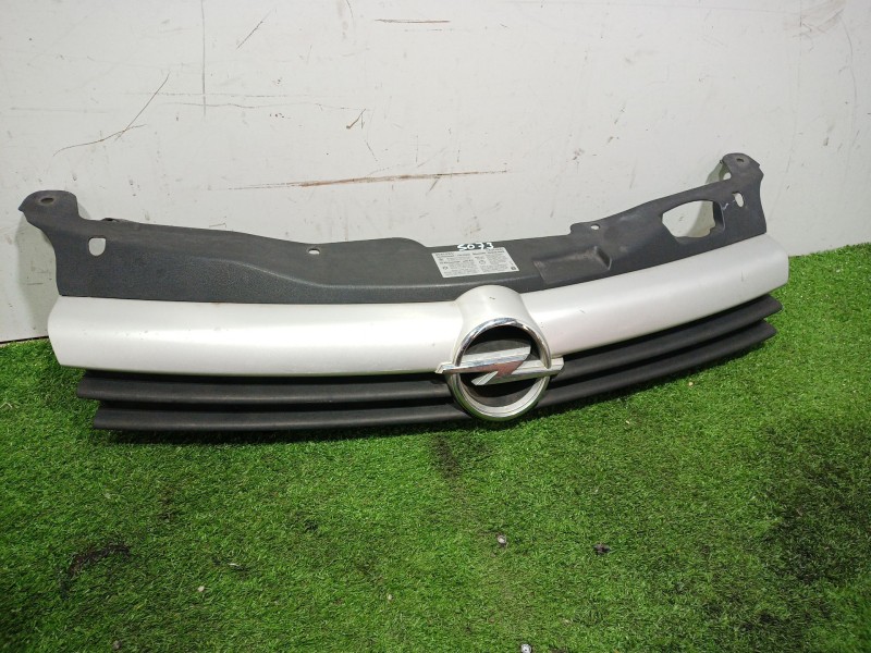 Recambio de rejilla delantera para opel astra h berlina elegance referencia OEM IAM 9559963396343699 13135487 13108463