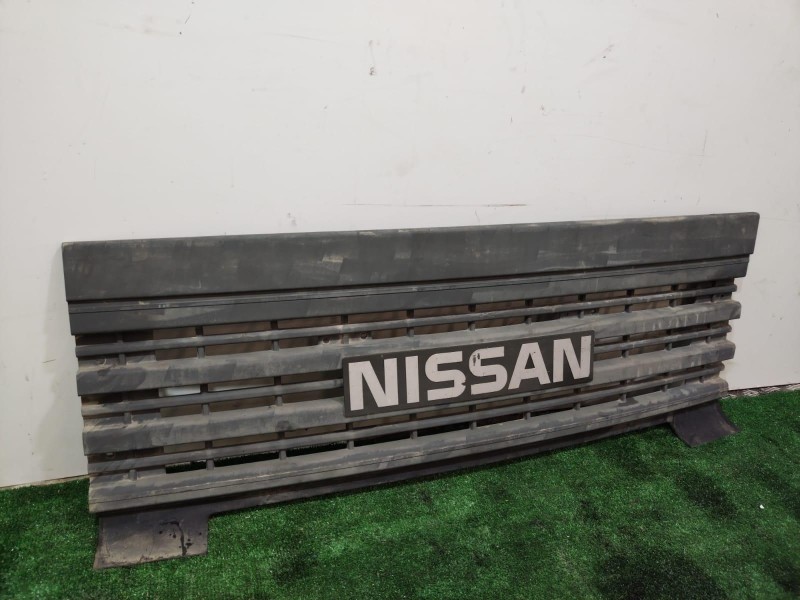 Recambio de rejilla delantera para nissan l-35.08 referencia OEM IAM 15200144 15200144 15200144