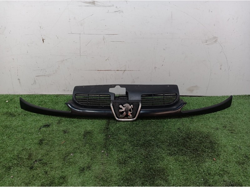 Recambio de rejilla delantera para peugeot 206 sw 1.6 16v cat referencia OEM IAM   