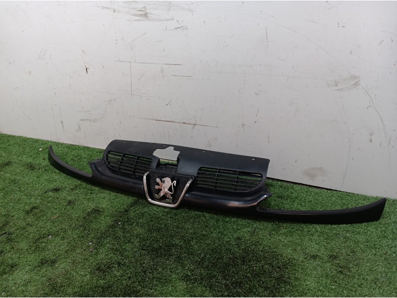 Recambio de rejilla delantera para peugeot 206 sw 1.6 16v cat referencia OEM IAM   