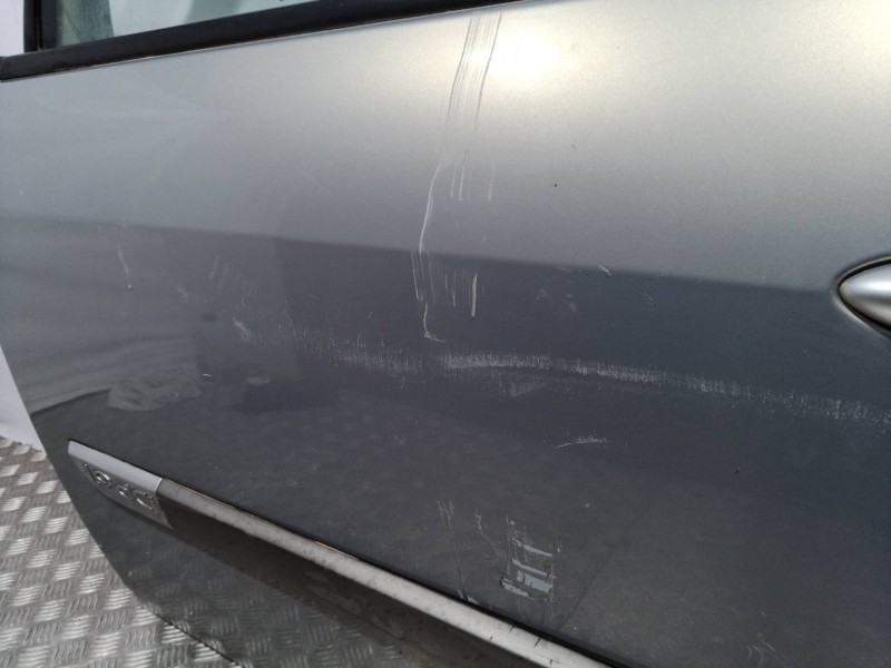 Recambio de puerta delantera izquierda para renault scenic ii 1.9 dci diesel referencia OEM IAM  COLOR GRIS PERLADO 