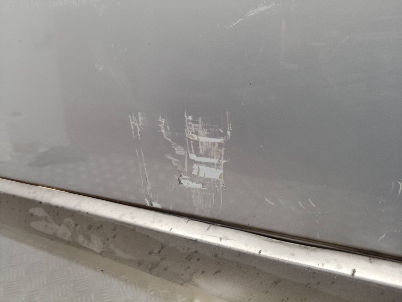 Recambio de puerta delantera izquierda para renault scenic ii 1.9 dci diesel referencia OEM IAM  COLOR GRIS PERLADO 