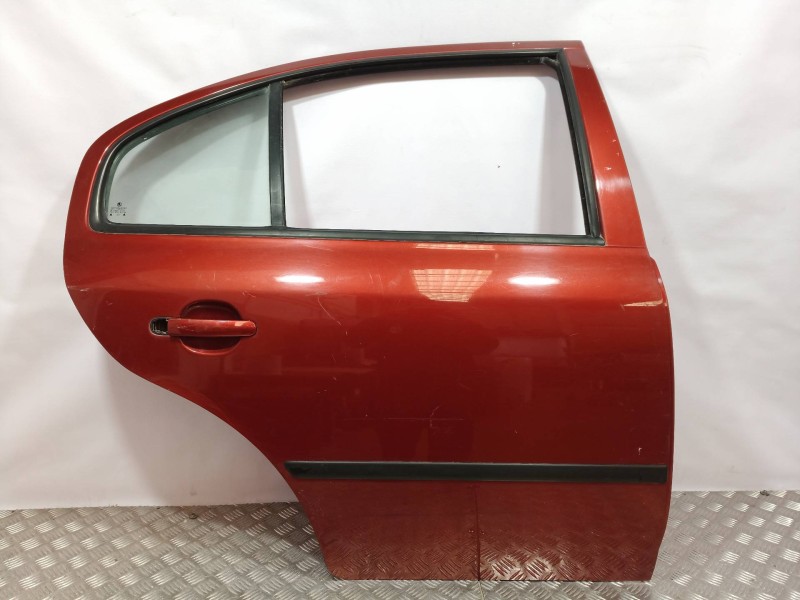 Recambio de puerta trasera derecha para skoda octavia berlina (1u2) tour referencia OEM IAM  COLOR ROJO BURDEOS MET. 