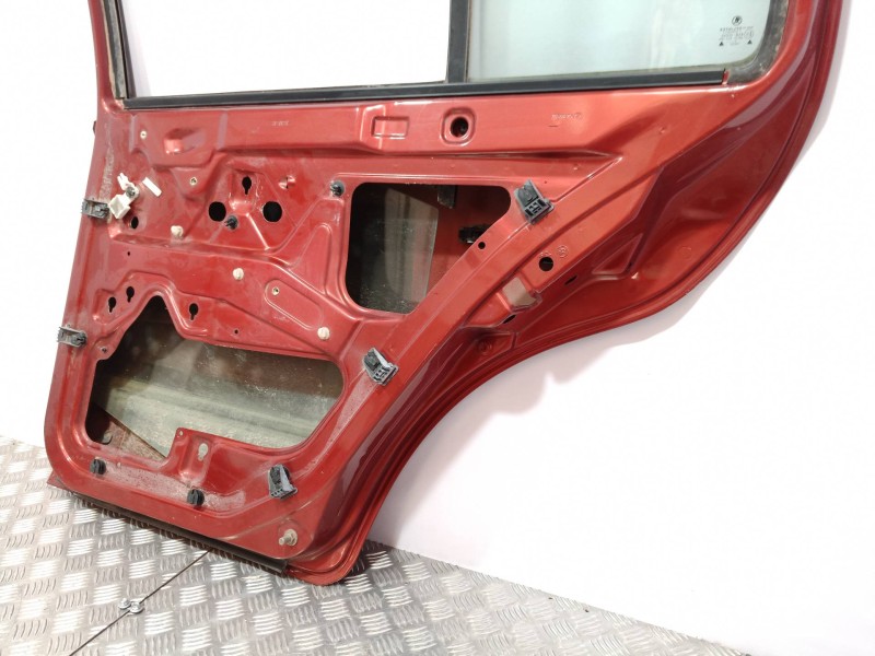 Recambio de puerta trasera derecha para skoda octavia berlina (1u2) tour referencia OEM IAM  COLOR ROJO BURDEOS MET. 
