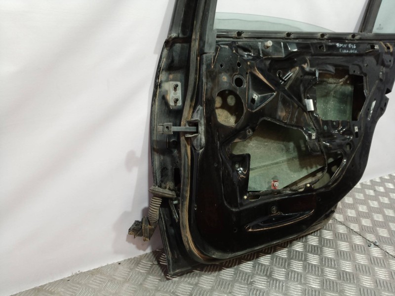 Recambio de puerta trasera derecha para bmw serie 3 berlina (e46) 318i referencia OEM IAM  COLOR NEGRO MET. 