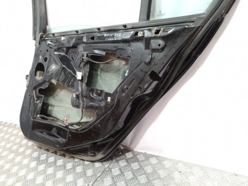 Recambio de puerta trasera derecha para bmw serie 3 berlina (e46) 318i referencia OEM IAM  COLOR NEGRO MET. 