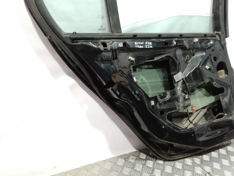 Recambio de puerta trasera izquierda para bmw serie 3 berlina (e46) 316i referencia OEM IAM  COLOR NEGRO MET. 