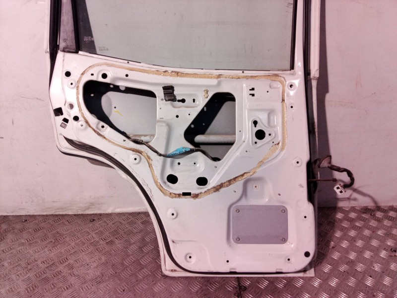 Recambio de puerta trasera izquierda para nissan terrano/terrano.ii (r20) elegance referencia OEM IAM 821010F630  