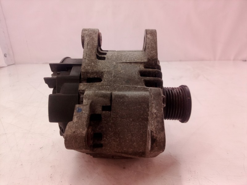 Recambio de alternador para opel vivaro referencia OEM IAM TG15C058 TG15C058 TG15C058