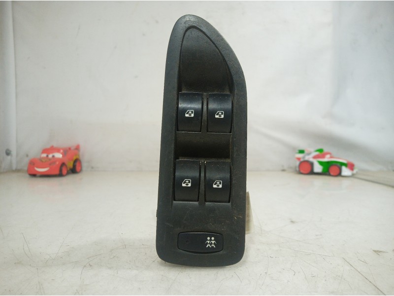 Recambio de mando elevalunas delantero izquierdo para renault laguna ii (bg0) 2.2 dci turbodiesel referencia OEM IAM 26515 26515