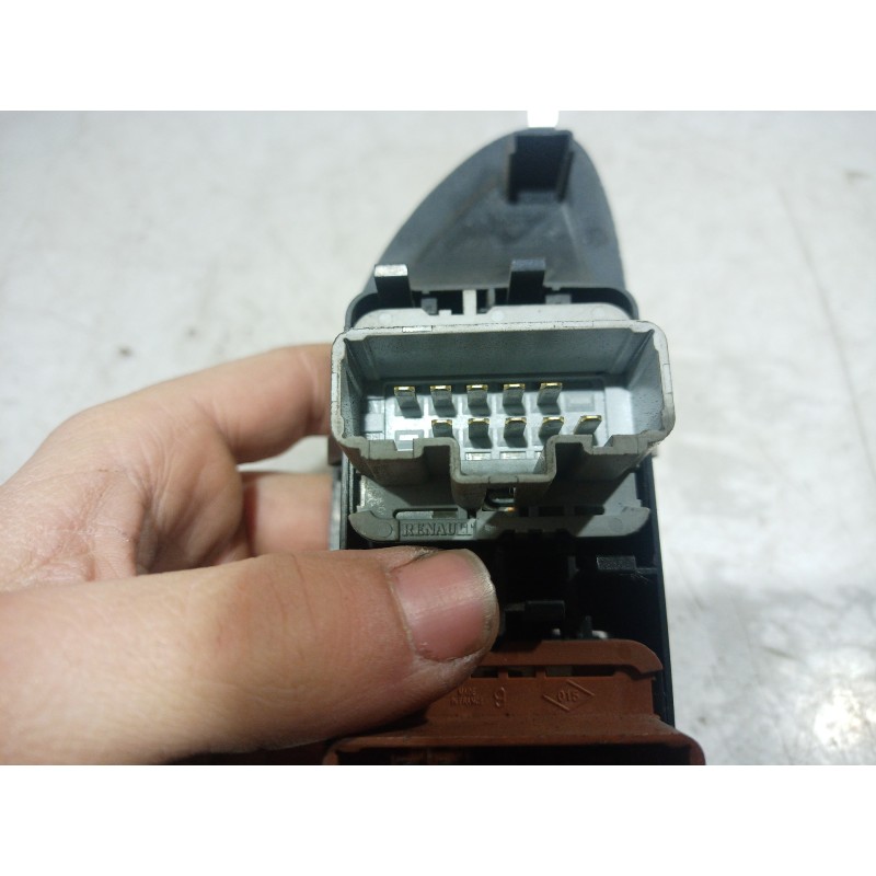 Recambio de mando elevalunas delantero izquierdo para renault laguna ii (bg0) 2.2 dci turbodiesel referencia OEM IAM 26515 26515
