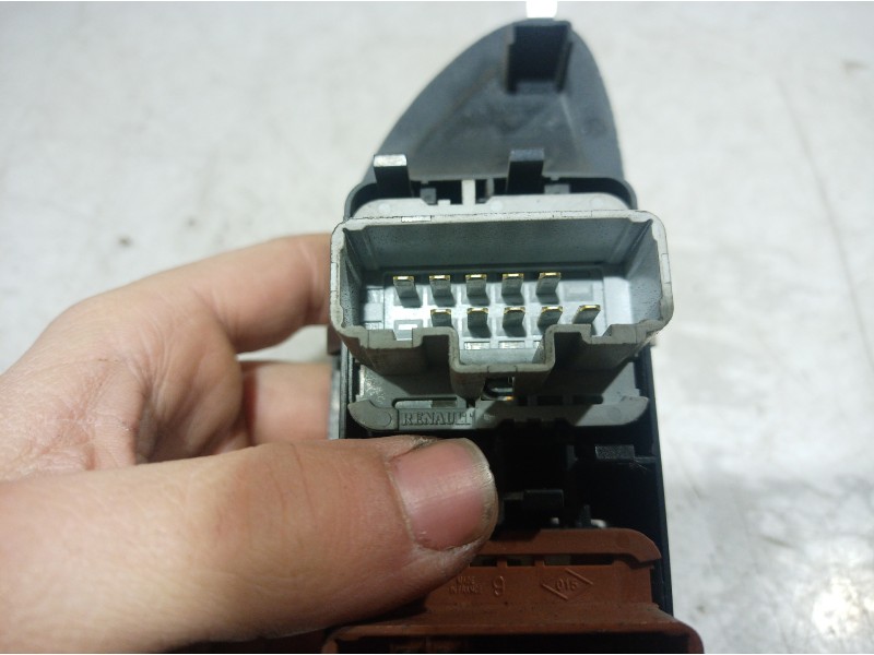 Recambio de mando elevalunas delantero izquierdo para renault laguna ii (bg0) 2.2 dci turbodiesel referencia OEM IAM 26515 26515