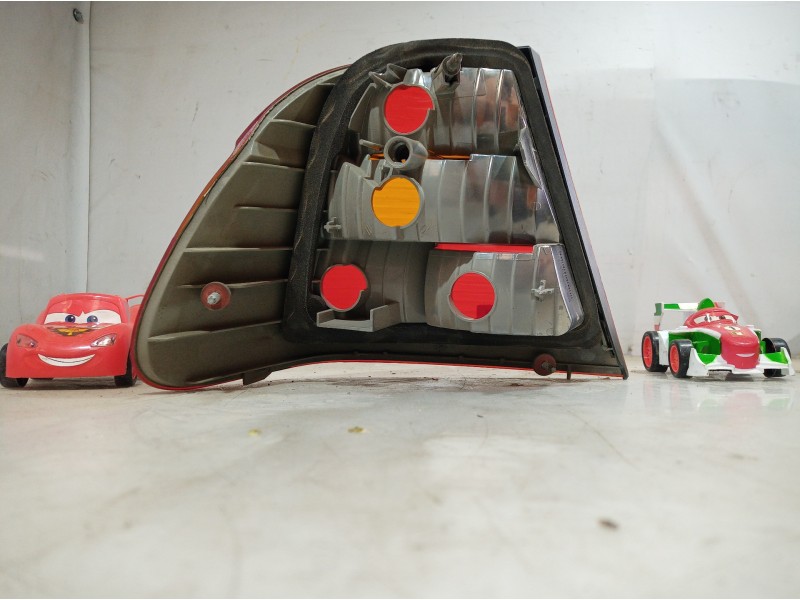 Recambio de piloto trasero derecho para bmw serie 3 berlina (e46) 320d referencia OEM IAM 694653401 694653401 694653401