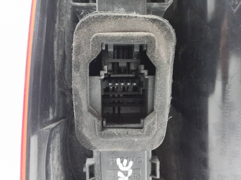 Recambio de piloto trasero derecho para renault espace iv (jk0) privilege referencia OEM IAM 8200027152 8200027152 8200027152