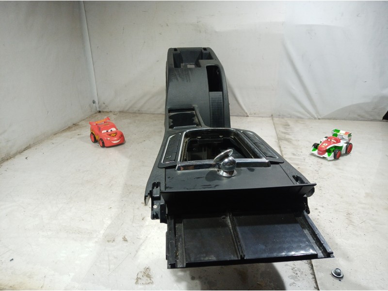 Recambio de consola central tras. para skoda suberb (3t4) exclusive 4x4 referencia OEM IAM 3T0863241 3T0863241 3T0863241