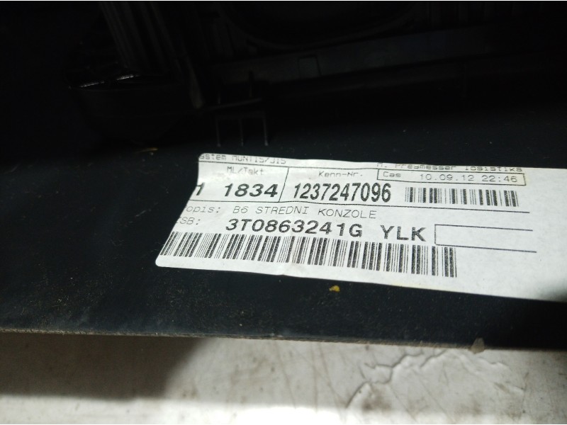 Recambio de consola central tras. para skoda suberb (3t4) exclusive 4x4 referencia OEM IAM 3T0863241 3T0863241 3T0863241