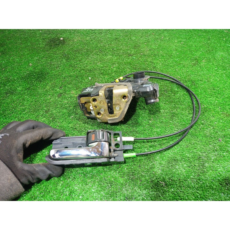 Recambio de cerradura puerta delantera derecha para toyota avensis berlina (t25) 2.0 d4-d executive berlina (5-ptas.) referencia