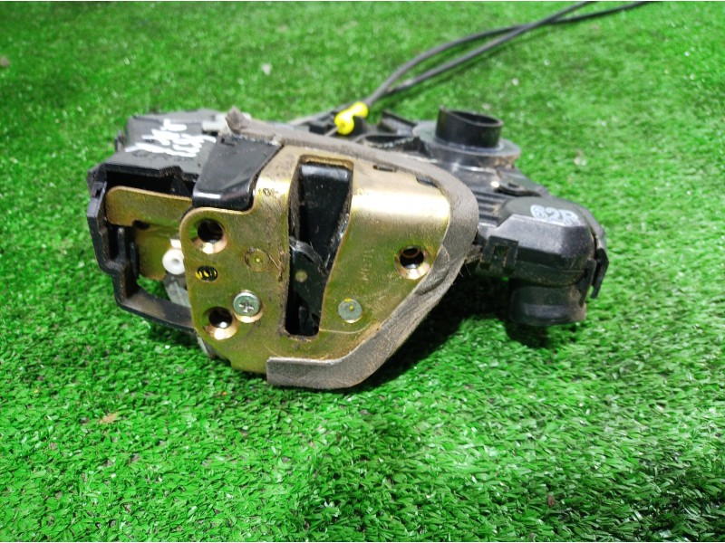 Recambio de cerradura puerta delantera derecha para toyota avensis berlina (t25) 2.0 d4-d executive berlina (5-ptas.) referencia