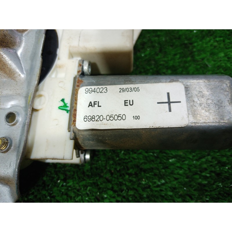 Recambio de elevalunas delantero izquierdo para toyota avensis berlina (t25) 2.0 d4-d executive berlina (5-ptas.) referencia OEM