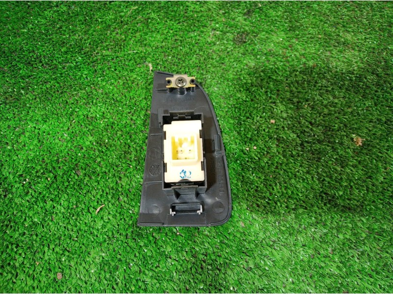 Recambio de mando elevalunas delantero derecho para toyota avensis berlina (t25) 2.0 d4-d executive berlina (5-ptas.) referencia